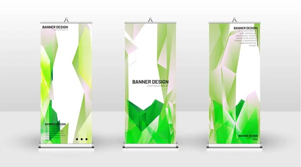 Вертикальный шаблон баннера. может использоваться для брошюр, обложек, публикаций и т.д. Концепция треугольного рисунка фона с зеленым цветом — стоковый вектор