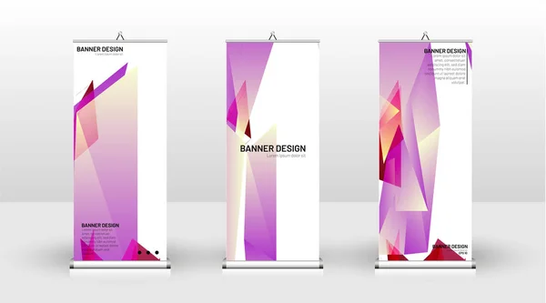 Design de modelo de banner vertical. pode ser usado para brochuras, capas, publicações, etc. o conceito de um padrão de fundo de design triangular — Vetor de Stock