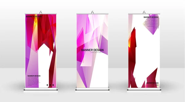 Design de modelo de banner vertical. pode ser usado para brochuras, capas, publicações, etc. o conceito de um padrão de fundo de design triangular — Vetor de Stock