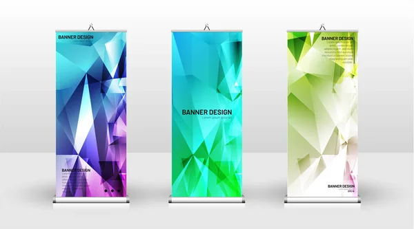 Diseño de plantilla de banner vertical. puede ser utilizado para folletos, portadas, publicaciones, etc. el concepto de un patrón de fondo de diseño triangular — Vector de stock