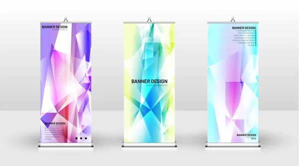 Design de modelo de banner vertical. pode ser usado para brochuras, capas, publicações, etc. o conceito de um padrão de fundo de design triangular — Vetor de Stock