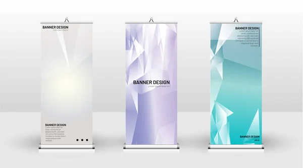 Design de modelo de banner vertical. pode ser usado para brochuras, capas, publicações, etc. o conceito de um padrão de fundo de design triangular — Vetor de Stock