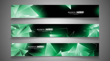 afiş koleksiyonu. örtüşen parlak yeşil üçgenler ile soyut arka plan . izole siyah arka plan. eps 10 vektör illüstrasyon