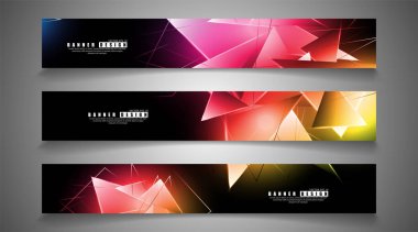 afiş koleksiyonu. çakışan ışık üçgenleri ile soyut arka plan. izole siyah arka plan. eps 10 vektör illüstrasyon