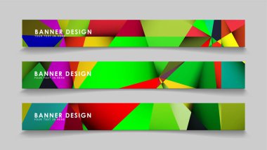 Renkli geometrik degrade arka planlara sahip soyut dikdörtgen vektör afişleri