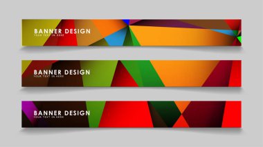 Renkli geometrik degrade arka planlara sahip soyut dikdörtgen vektör afişleri