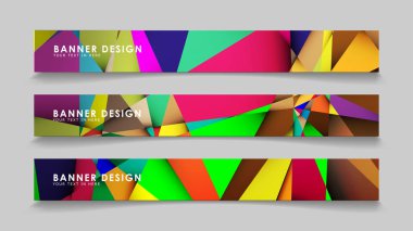 Renkli geometrik degrade arka planlara sahip soyut dikdörtgen vektör afişleri