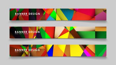 Renkli geometrik degrade arka planlara sahip soyut dikdörtgen vektör afişleri