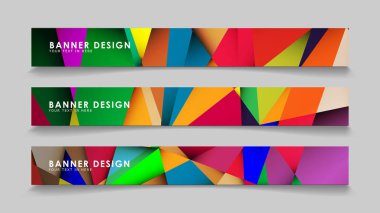 Renkli geometrik degrade arka planlara sahip soyut dikdörtgen vektör afişleri