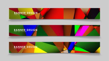 Renkli geometrik degrade arka planlara sahip soyut dikdörtgen vektör afişleri