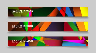 Renkli geometrik degrade arka planlara sahip soyut dikdörtgen vektör afişleri