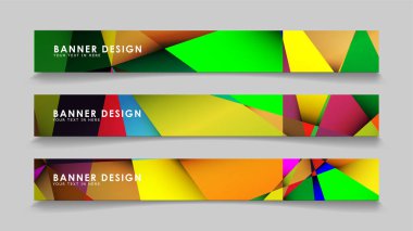 Renkli geometrik degrade arka planlara sahip soyut dikdörtgen vektör afişleri