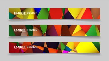 Renkli geometrik degrade arka planlara sahip soyut dikdörtgen vektör afişleri