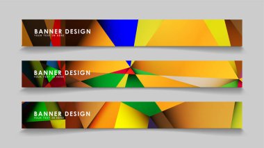 Renkli geometrik degrade arka planlara sahip soyut dikdörtgen vektör afişleri