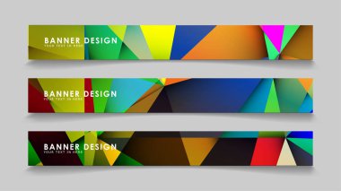 Renkli geometrik degrade arka planlara sahip soyut dikdörtgen vektör afişleri