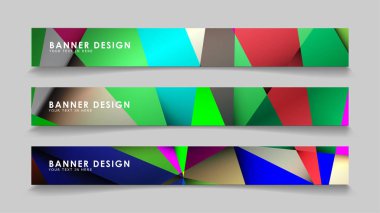 Renkli geometrik degrade arka planlara sahip soyut dikdörtgen vektör afişleri