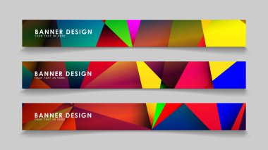 Renkli geometrik degrade arka planlara sahip soyut dikdörtgen vektör afişleri