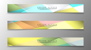 Çok Renkli Arka Planlara Sahip Bannerlar kümesi. Geometrik Soyut Modern Vektör İllüstrasyon