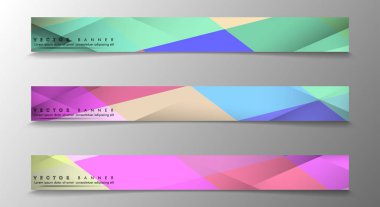 Çok Renkli Arka Planlara Sahip Bannerlar kümesi. Geometrik Soyut Modern Vektör İllüstrasyon
