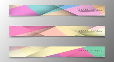 Çok Renkli Arka Planlara Sahip Bannerlar kümesi. Geometrik Soyut Modern Vektör İllüstrasyon
