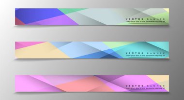 Çok Renkli Arka Planlara Sahip Bannerlar kümesi. Geometrik Soyut Modern Vektör İllüstrasyon