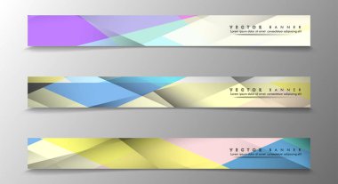 Çok Renkli Arka Planlara Sahip Bannerlar kümesi. Geometrik Soyut Modern Vektör İllüstrasyon