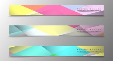 Çok Renkli Arka Planlara Sahip Bannerlar kümesi. Geometrik Soyut Modern Vektör İllüstrasyon