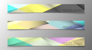 Çok Renkli Arka Planlara Sahip Bannerlar kümesi. Geometrik Soyut Modern Vektör İllüstrasyon