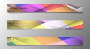 Çok Renkli Arka Planlara Sahip Bannerlar kümesi. Geometrik Soyut Modern Vektör İllüstrasyon
