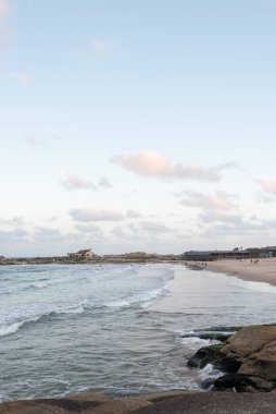 Huzurlu deniz manzarası, Punta del Diablo 'da balıkçı plajı, Rocha, Uruguay, bir yaz öğleden sonra