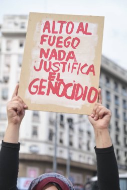 Buenos Aires, Arjantin; 23 Eylül 2025: Filistin 'i, İsrail Siyonist sömürge şiddetini ve uluslararası eylemsizliği protesto etmek. Poster: Ateşkes, hiçbir şey soykırımı haklı çıkarmaz.