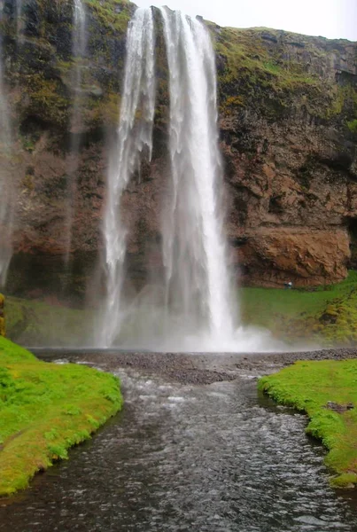 冰岛南部和河流的瀑布 — 图库照片