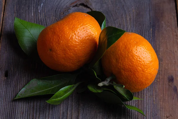 Mandarin Levelek Fenyő Fűrészáru — Stock Fotó