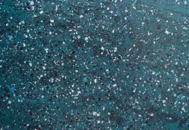 Koyu Terrazzo dokusu. Cilalanmış beton zemin ve duvar deseni. Renkli mermer ve granit taş, dekorasyon malzemesi. Doğal taşlı mozaik döşeme, granit, mermer, kuvars. 
