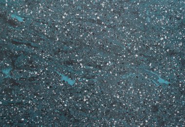 Koyu Terrazzo dokusu. Cilalanmış beton zemin ve duvar deseni. Renkli mermer ve granit taş, dekorasyon malzemesi. Doğal taşlı mozaik döşeme, granit, mermer, kuvars. 