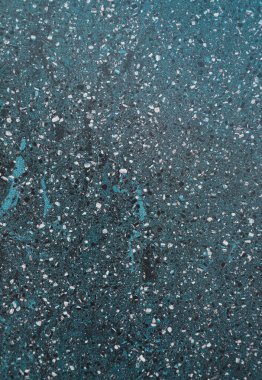 Koyu Terrazzo dokusu. Cilalanmış beton zemin ve duvar deseni. Renkli mermer ve granit taş, dekorasyon malzemesi. Doğal taşlı mozaik döşeme, granit, mermer, kuvars. 