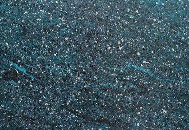 Koyu Terrazzo dokusu. Cilalanmış beton zemin ve duvar deseni. Renkli mermer ve granit taş, dekorasyon malzemesi. Doğal taşlı mozaik döşeme, granit, mermer, kuvars. 