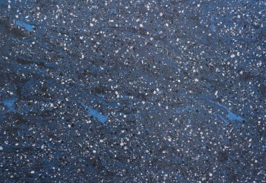 Koyu Terrazzo dokusu. Cilalanmış beton zemin ve duvar deseni. Renkli mermer ve granit taş, dekorasyon malzemesi. Doğal taşlı mozaik döşeme, granit, mermer, kuvars. 