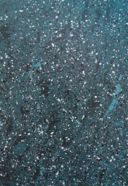 Koyu Terrazzo dokusu. Cilalanmış beton zemin ve duvar deseni. Renkli mermer ve granit taş, dekorasyon malzemesi. Doğal taşlı mozaik döşeme, granit, mermer, kuvars. 