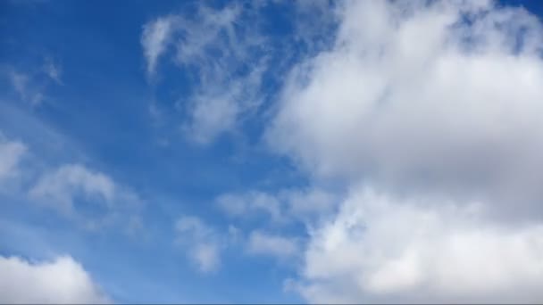 Temps Écoulé Entre Les Nuages Qui Traversent Ciel Bleu — Video