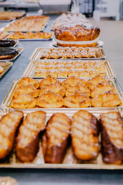 Nombreux Plats Différents Préparés Sur Table Métallique Une Usine Alimentaire — Photo