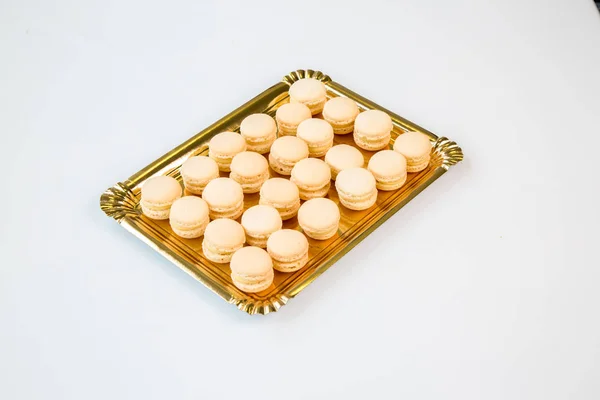 Macarons Vanille Noix Coco Blanche Sur Plateau Avec Fond Blanc — Photo