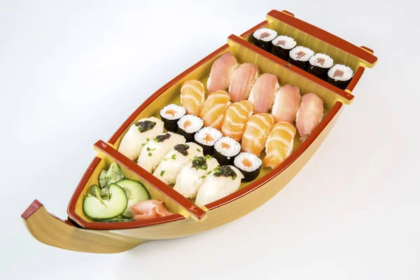 Sushi Fából Készült Hajó Fehér Háttér — Stock Fotó