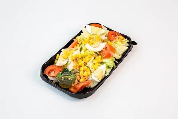 Healthy Salad Black Tray Prepared Takeaway White Background — Stock Photo, Image