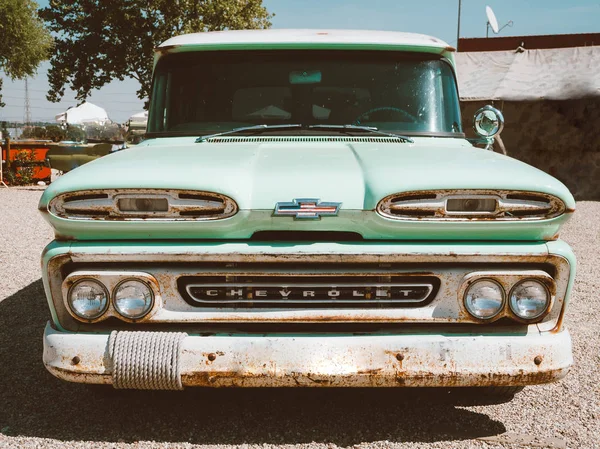 Старий зелений Vintage Chevrolet — стокове фото