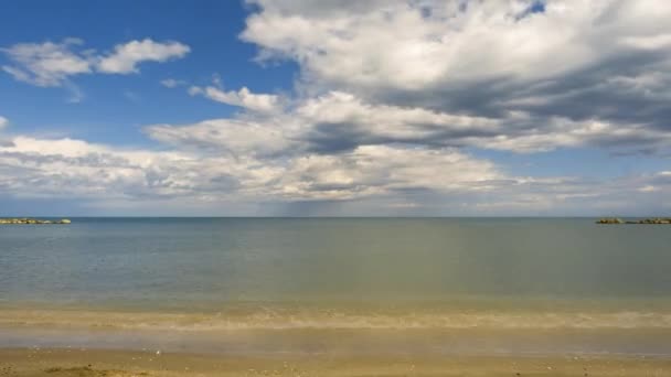 La playa y el mar en Senigallia, Marche, Italia — Vídeo de stock