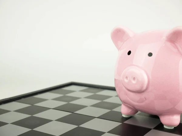 Pink Piggy Bank Papan Catur — Stok Foto