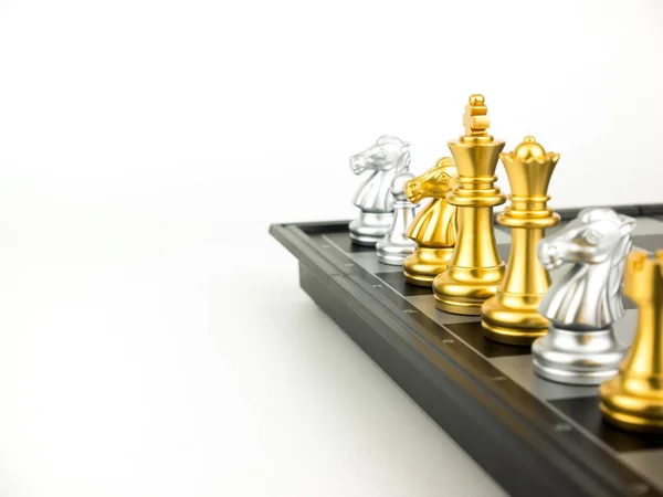 Gold Und Silberkönig Und Ritter Der Schachfigur Auf Weißem Hintergrund — Stockfoto