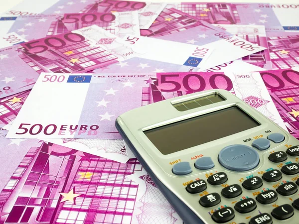Банкноты 500 Евро Калькулятором Фоном Европейской Валюты — стоковое фото