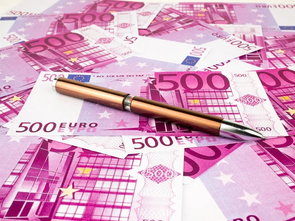 Банкноты 500 Евро Ручкой Фоном Европейской Валюте — стоковое фото
